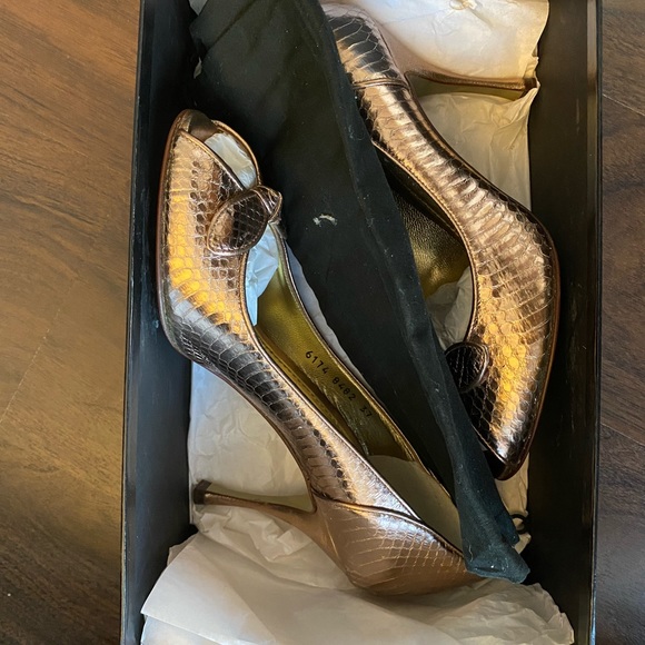 Like New D&G Metallic Heels - Picture 6 of 6